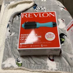 Revlom Hair Dryer/ Volumizer ( Néw ) 