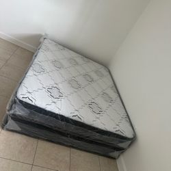 NEW QUEEN REGULAR SETMATTRESS AND BOX SPRING-2pcs 