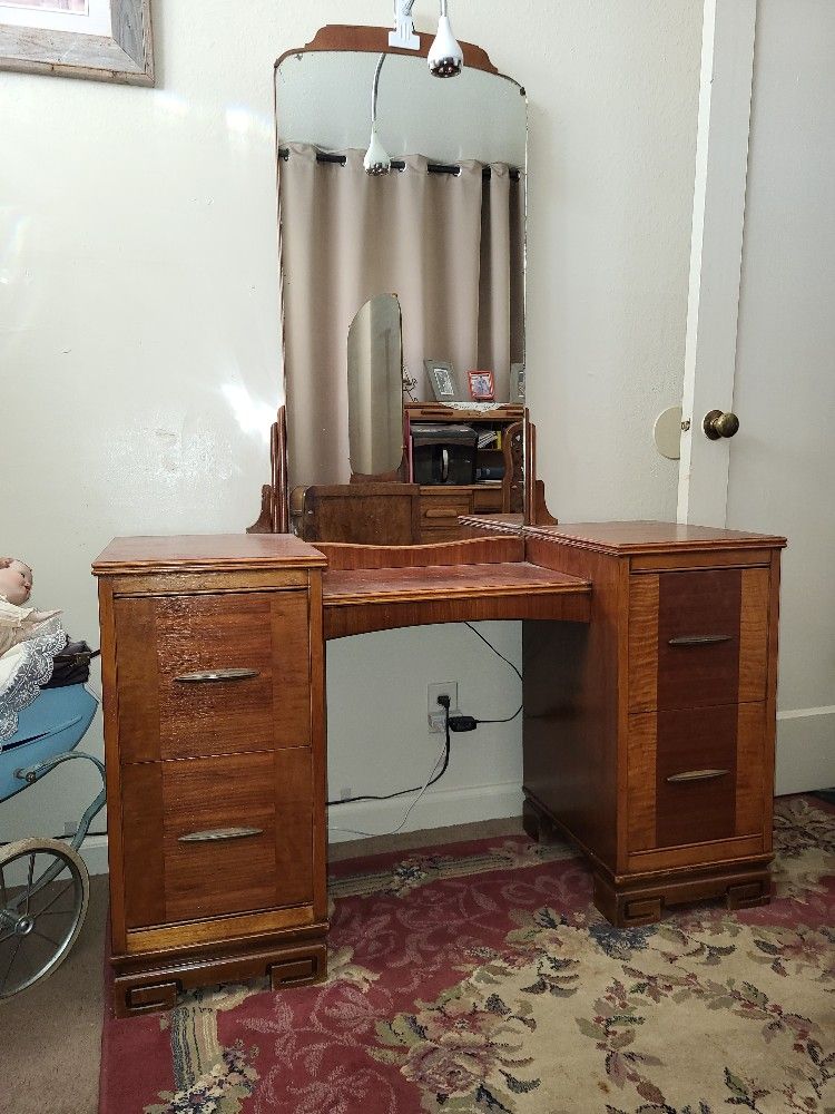 Antique Vanity-PRICE IS FIRM