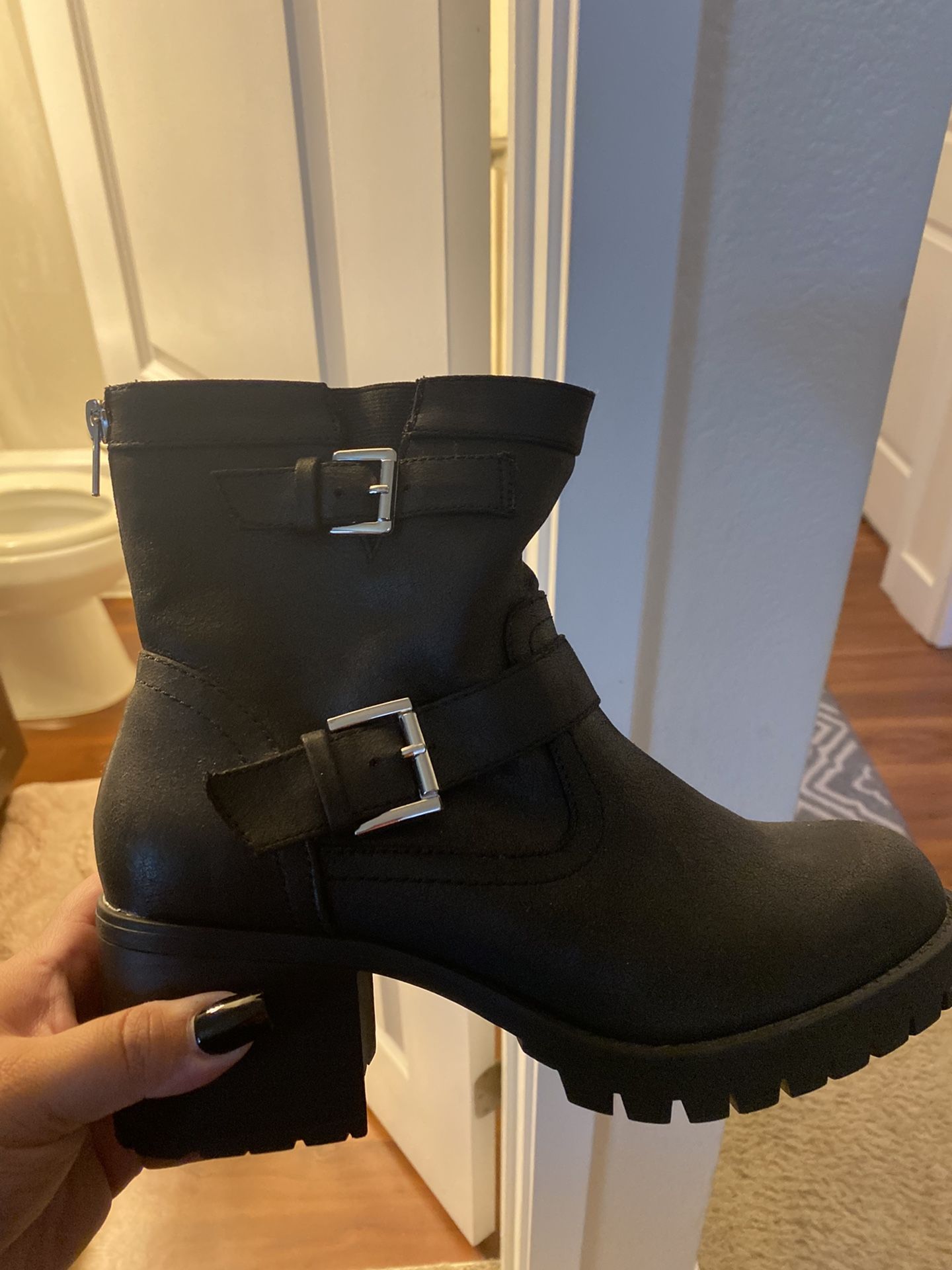 Size 9 Wide New Torrid