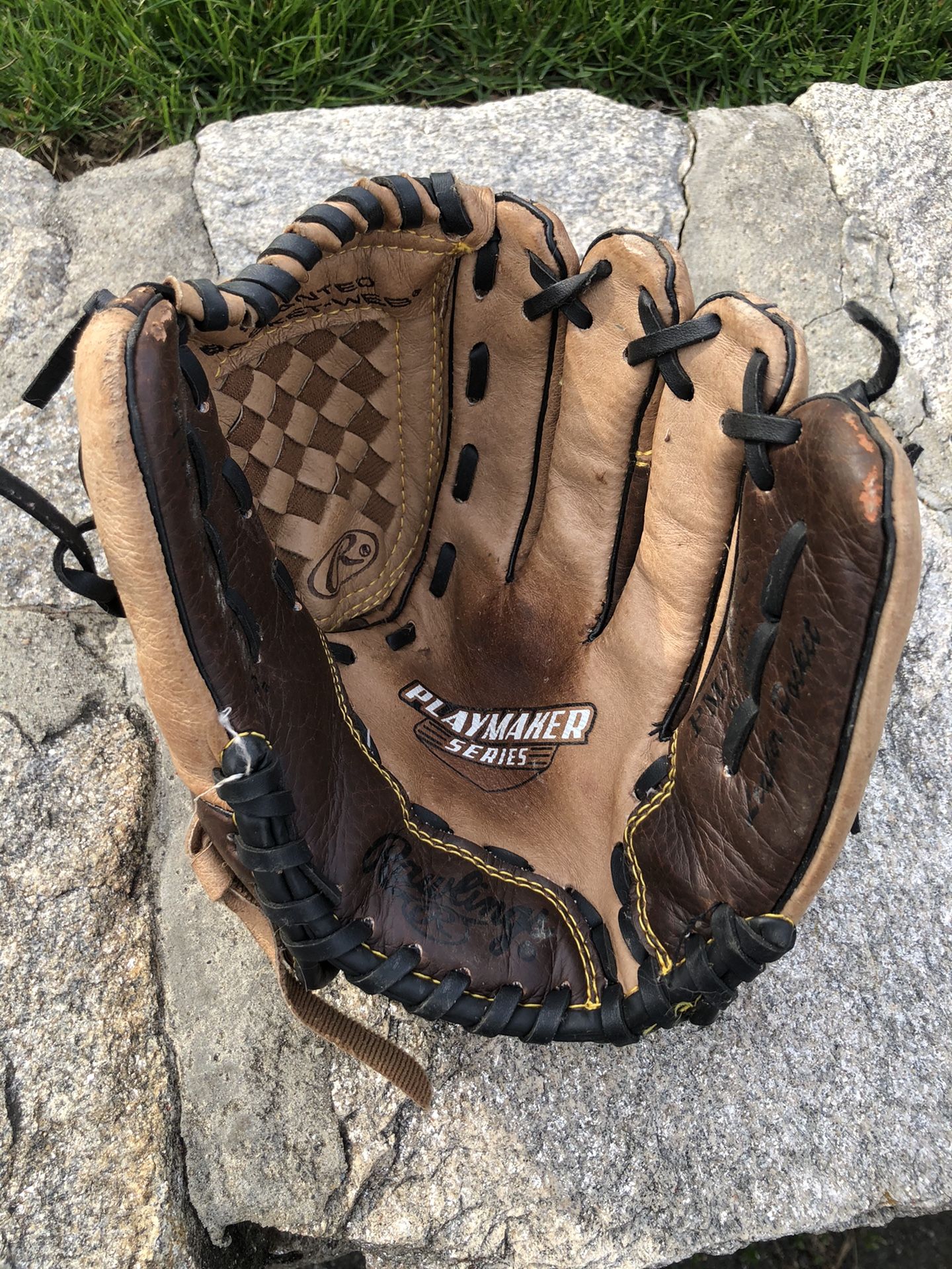 Boys (6-8yr) Rawlings Baseball Glove - Fits On Left Hand 