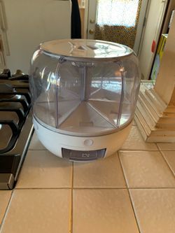 6-grid rotating food dispenser