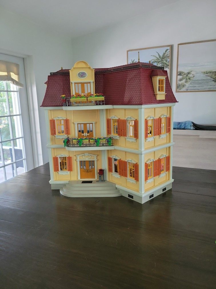 Playmobil Grand Mansion - $70 (Jupiter)