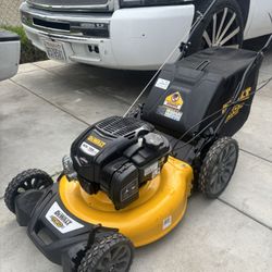 DEWALT 21 in. 163cc Briggs and Stratton 725Exi Engine Rear Wheel Drive 3-in-1 Gas Self Propelled Walk Behind Lawn Mower