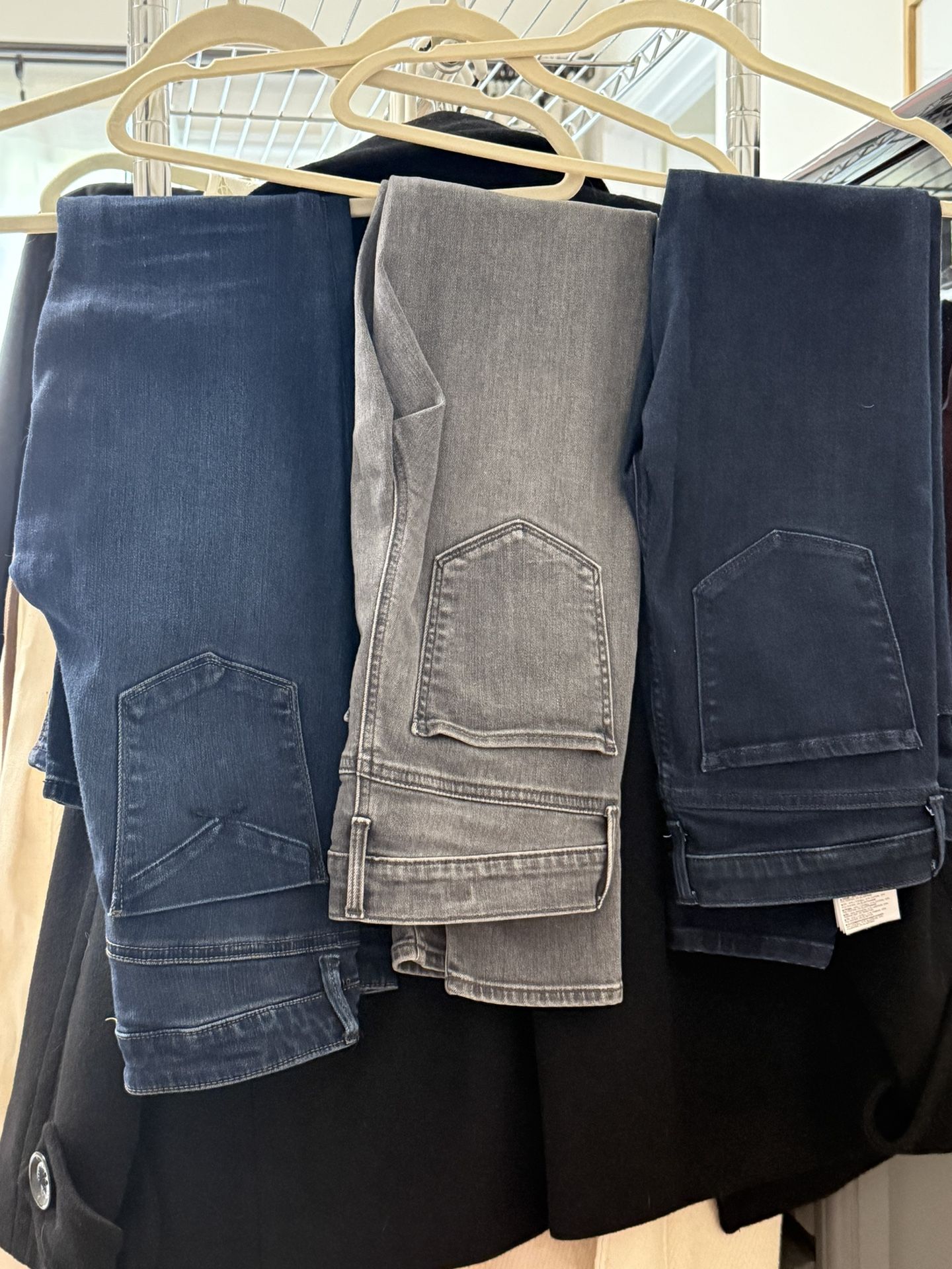 Woman’s Designer Skinny Jeans (Stretch) Banana Republic Size 27/28