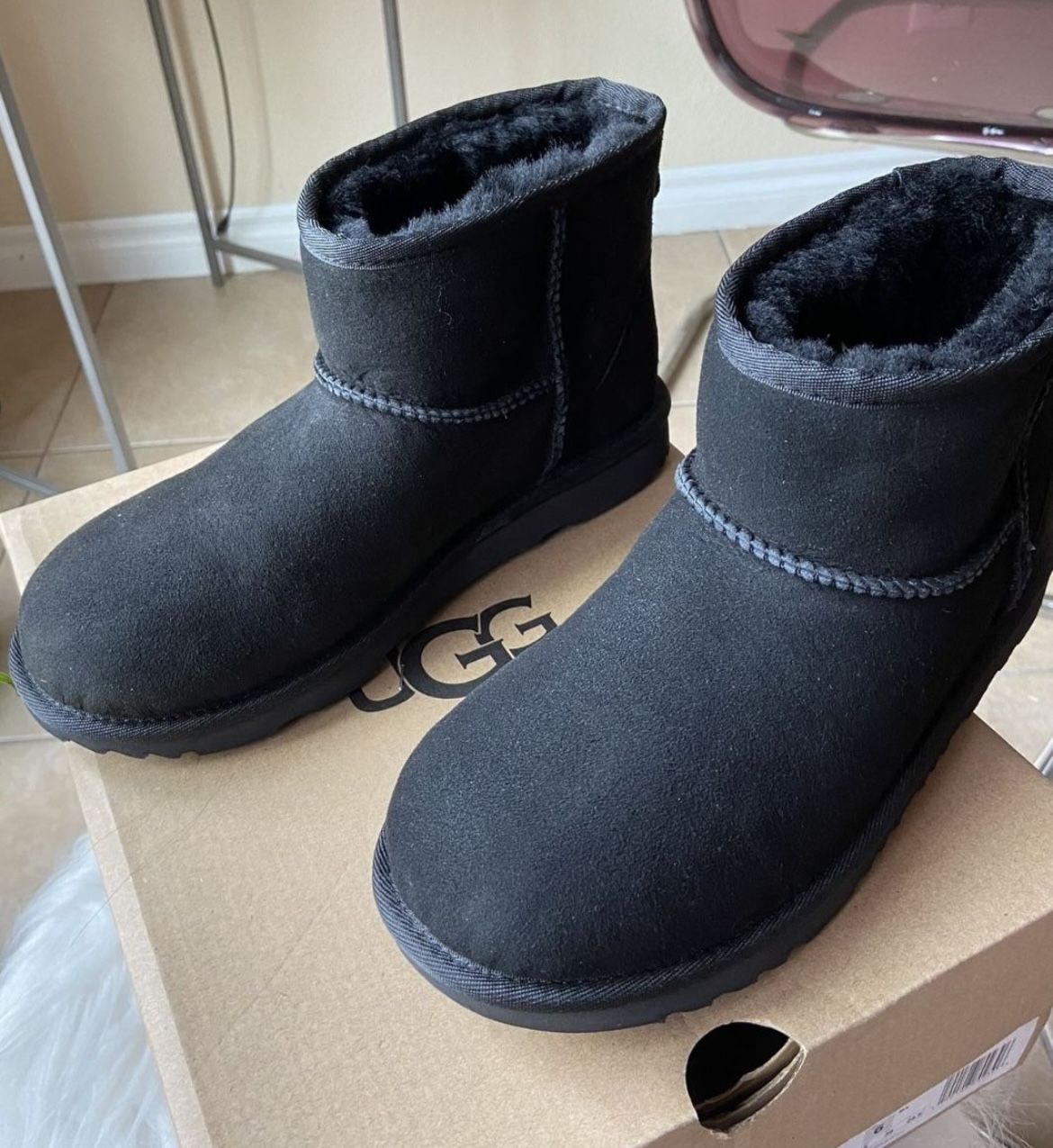 🎄NEW Sz 6 Fit 7 UGG Black Suede Boot  SALE SALE $185 🎈