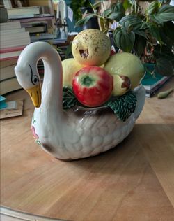 Vintage Swan Fruit Bowl