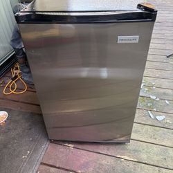 Mini Fridge 