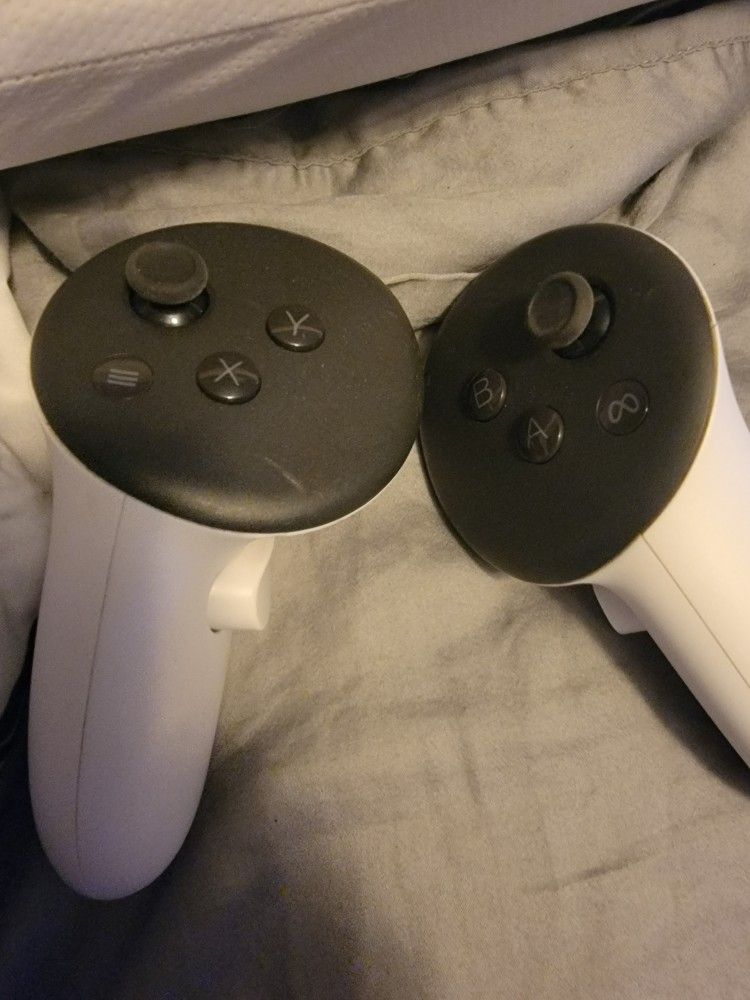 Meta Quest 3 Controllers.