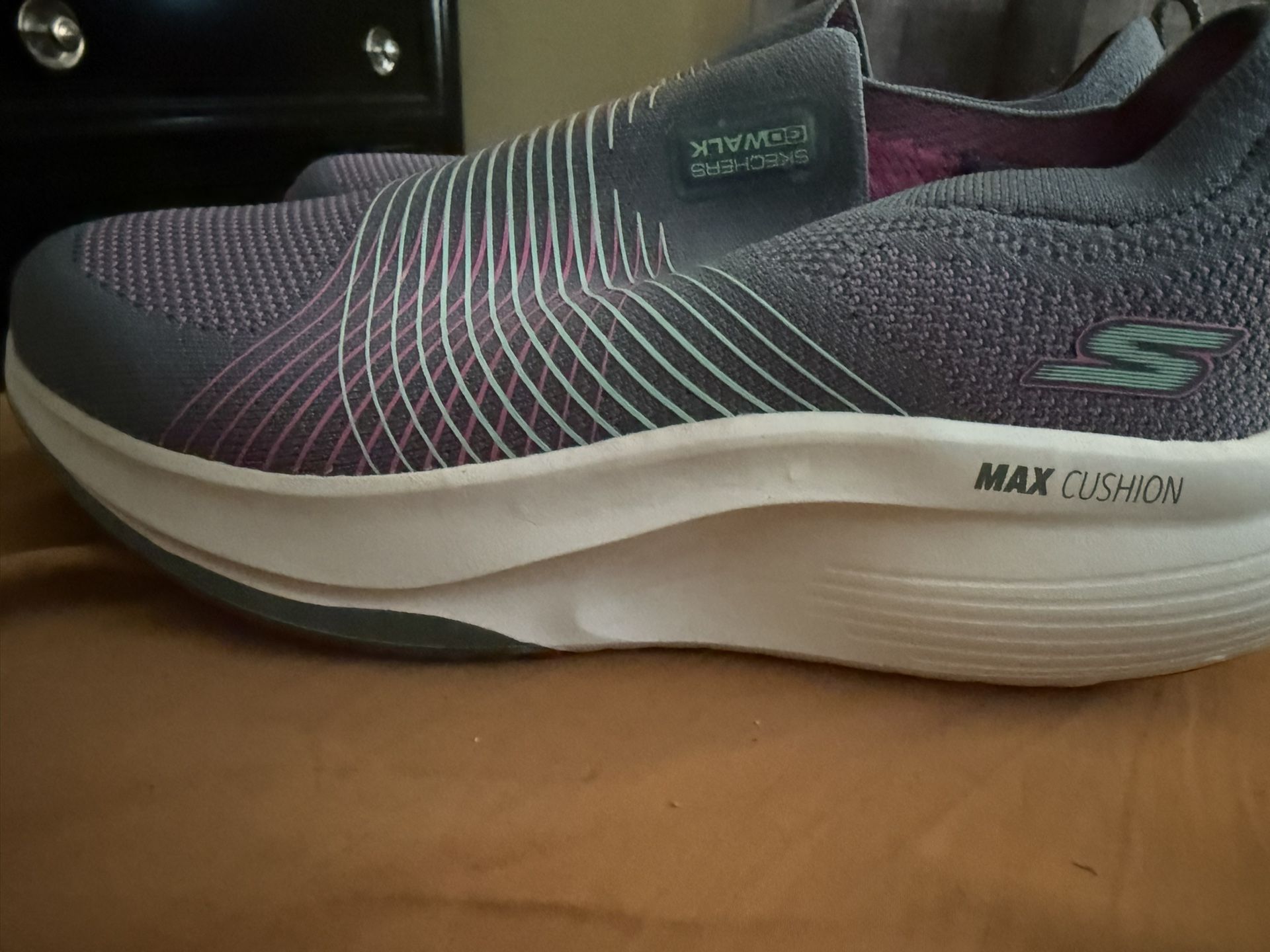 Skechers Slip Ons Size 8