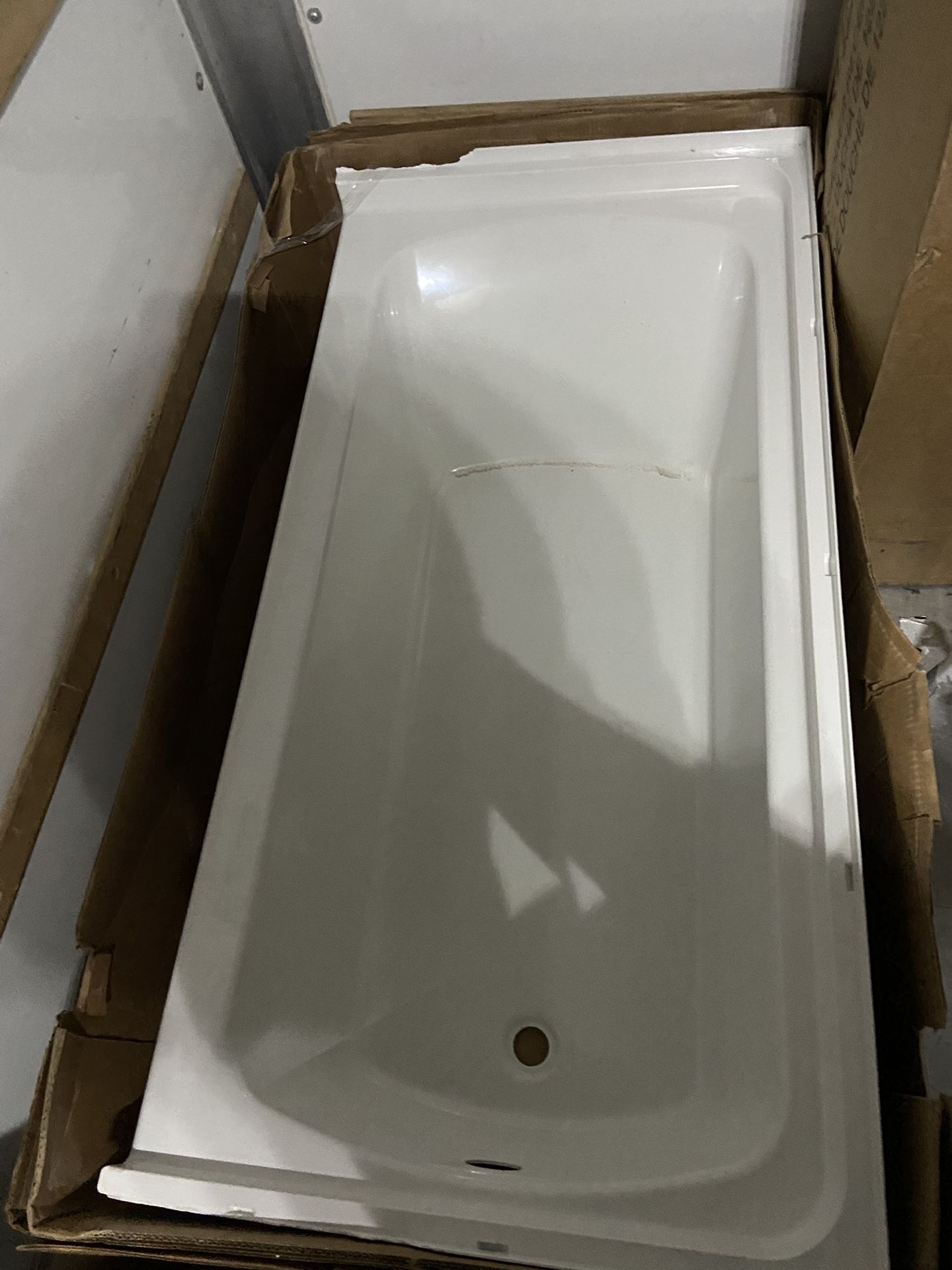 STERLING 60 in. x 30 in. Soaking Bathtub with Right Drain in White 