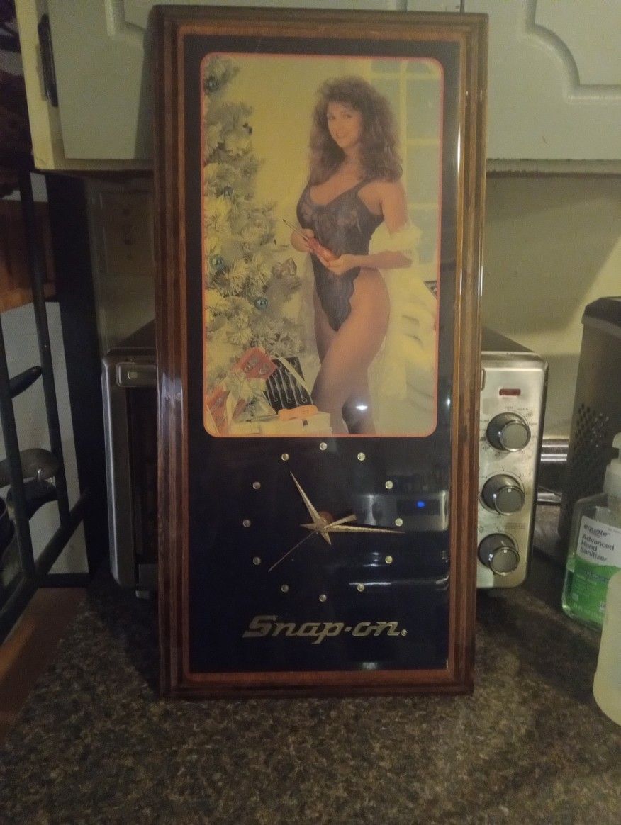 Vintage Snap on Girl Wall Clock. Runs On A A Battery. Works Finev, Works