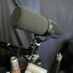 Shure SM7dB Dynamic Vocal Microphone With +28dB Built-in Active Preamp