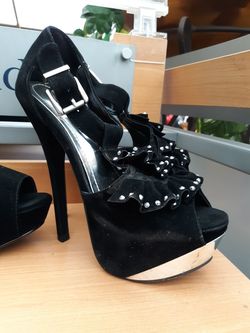 High heels size 9