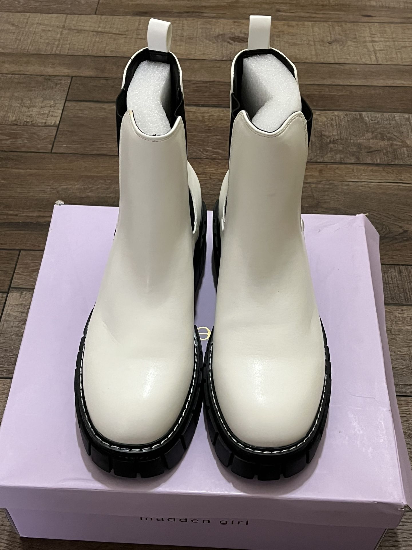 MADDEN GIRL (PHEOBEE) NEW Sz 9