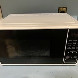 Microwave for sale for Sale in Queens, NY - OfferUp