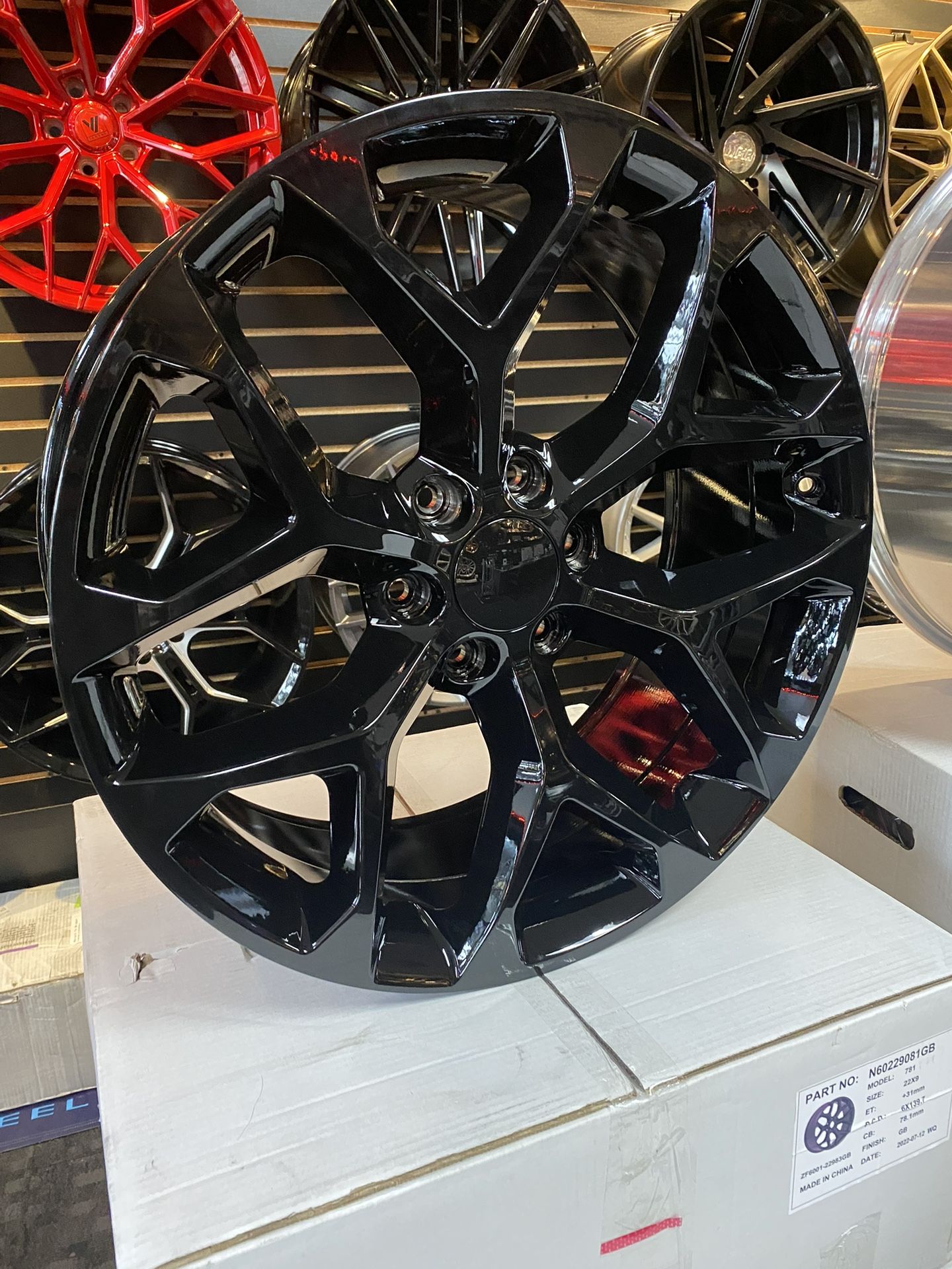 22”-28” Snowflakes 6x139.7 