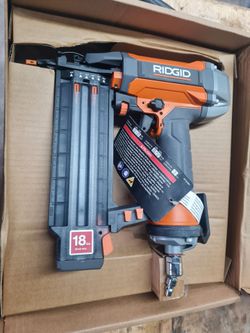Pistola de clavos Ridgid 18in