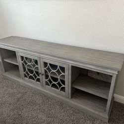 Like new TV Stand . Wycliff BayFelicity