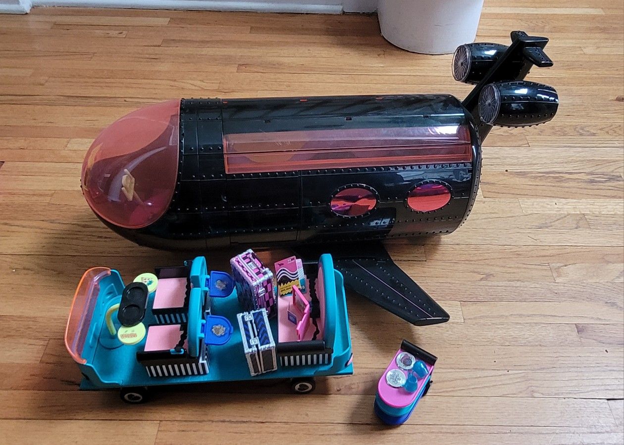 LOL Surprise B.B. Air
BBAir Plane Black Jet
With Furniture + Accessories