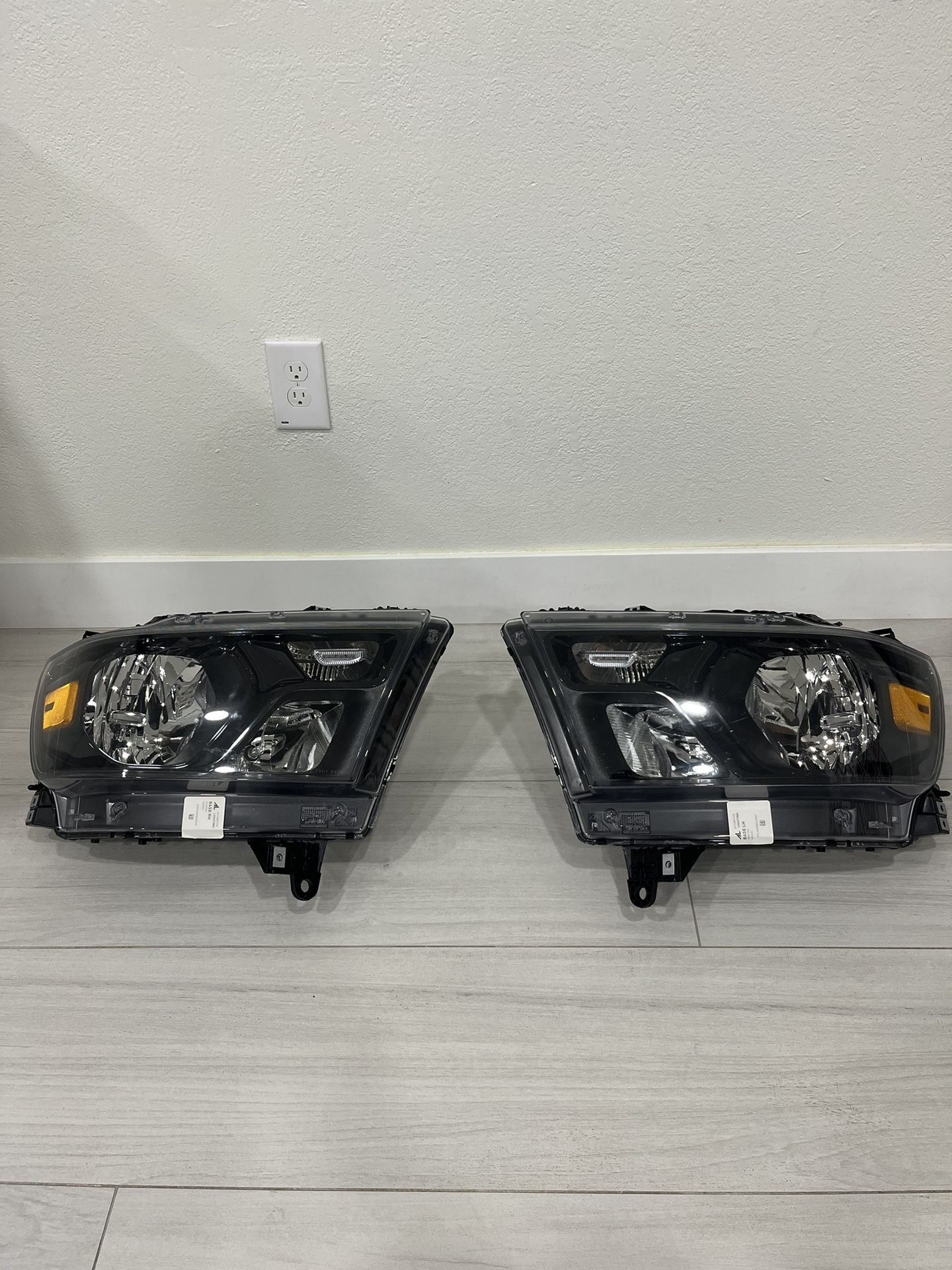 2024 Ram 1500 Bighorn Headlights