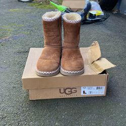 Women Uggs Brown 