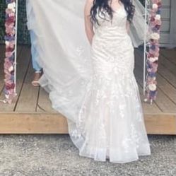 Beautiful Mermaid Style Wedding Gown 