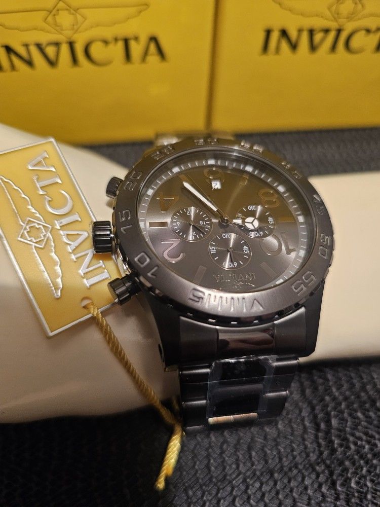 MEN'S BRAND NEW BIG FACE LUXURY GUNMETAL BLACK TONE 100% AUTHENTIC INVICTA CHRONOGRAPH WATCH.