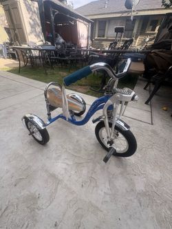 Schwinn Lil’Sting-Ray Tricycle