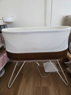 Happiest baby SNOO bassinet