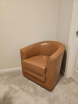 Club swivel chair