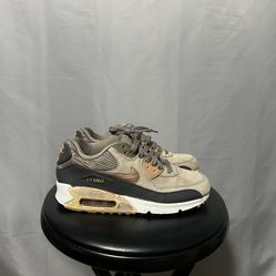Nike Air Max 90 Women 7 Brown Tan Black 768887-201 Suede Running Shoes