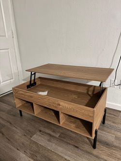 Mesa de centro con tablero elevado