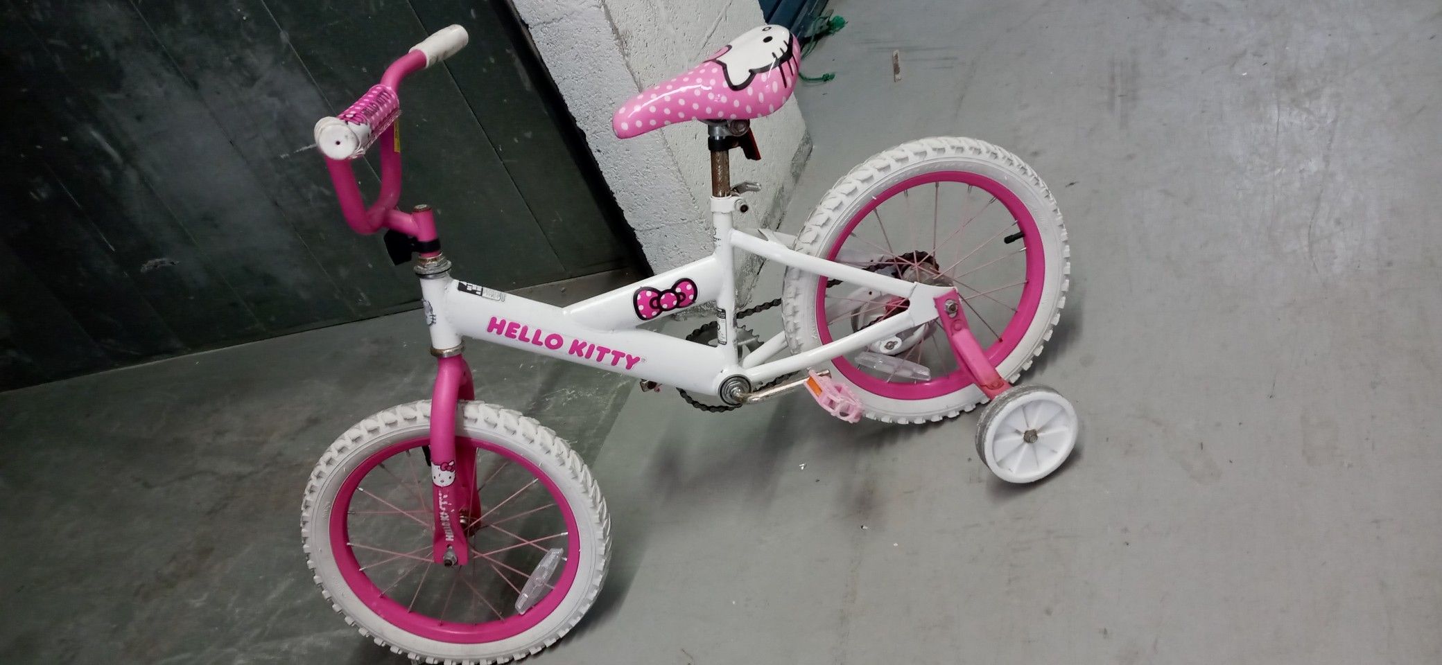 Make me an offer price negotiable. Hello kitty 16inches toddler bike