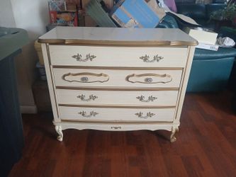 Vintage Dresser~ 3Drawers