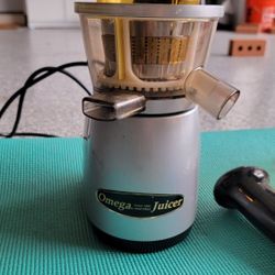 Omega Masticating Juicer