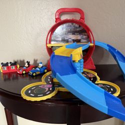 Disney Jr Mickey Mouse Stow ’n Go Garage, Figure and Vehicle Playset