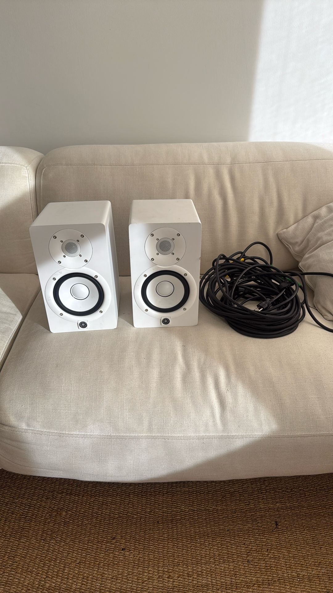 YAMAHA HS5 WITH XLR CORDS