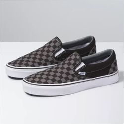 NEW Vans Classic Slip-On and FREE 6 pairs socks with receipt, box, tags. Shipping available upon request. 