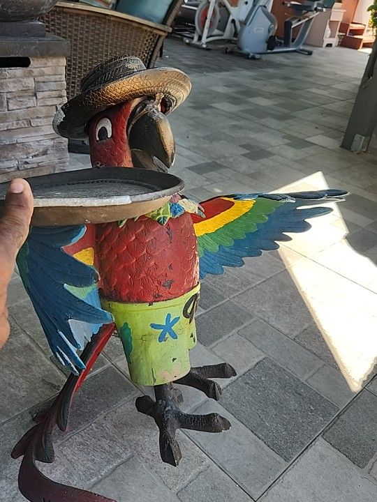 Petey Parrot Frontgate Margaritaville Party Butlers Table