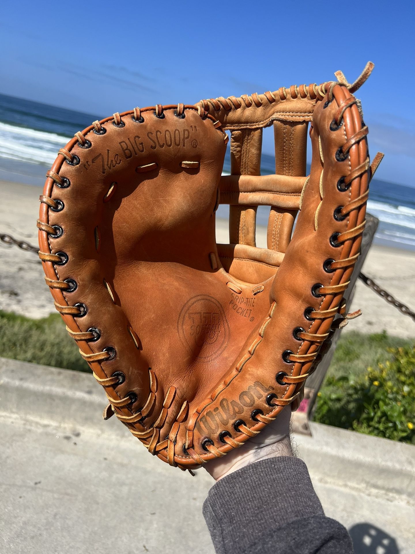 Wilson Left Handed 1st Base Softball Mitt Glove The Big Scoop A9886 Excellent vintage Baseball
