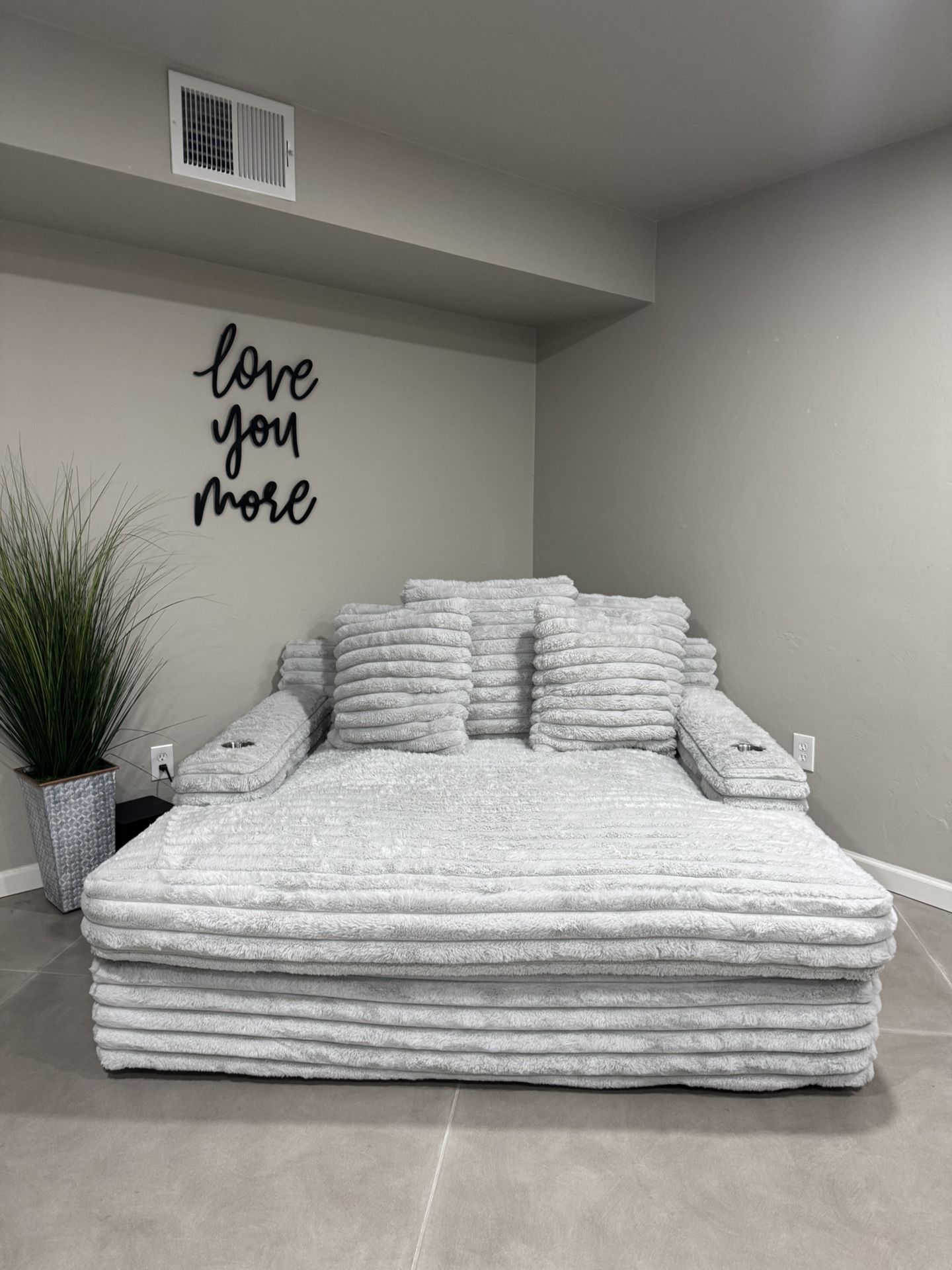 Dovray Upholstered Chaise Lounge