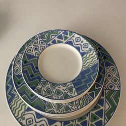Mikasa Intaglio Dinner Plate Set