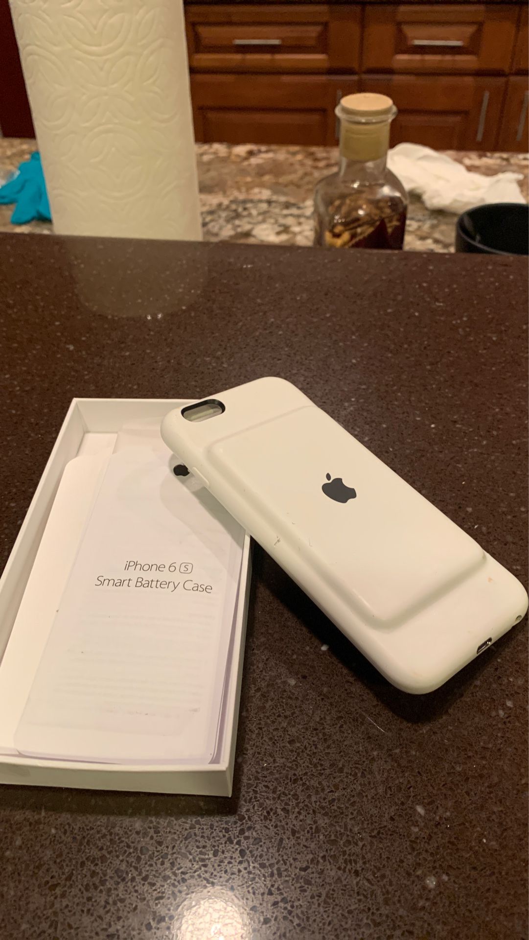 White iPhone 6s smart battery case