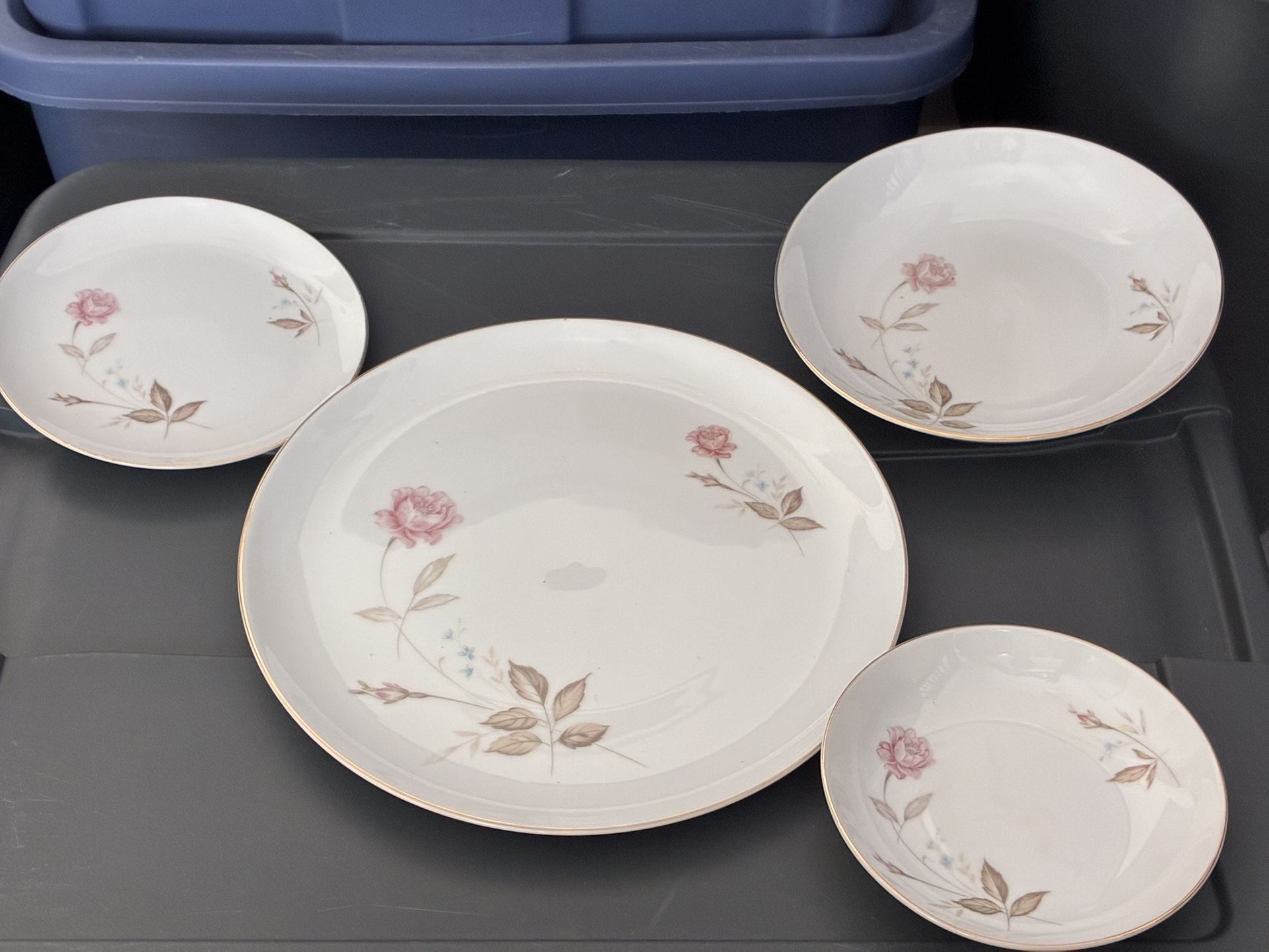 “Lovely” Fine China DinnerServing  Set of 8. Rosemarie pattern
