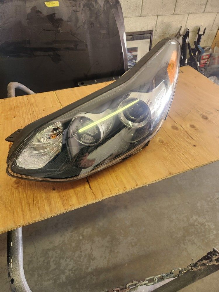 2017-2019 Kia Sportage Left Driver Headlight Oem