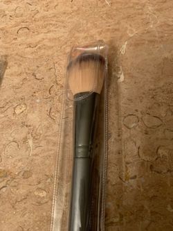 Mineral luster powder brush