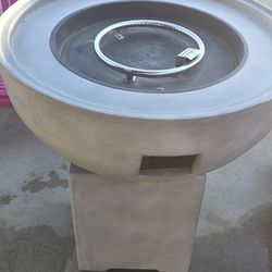 Gas Fire Pit. **NEVER USED**