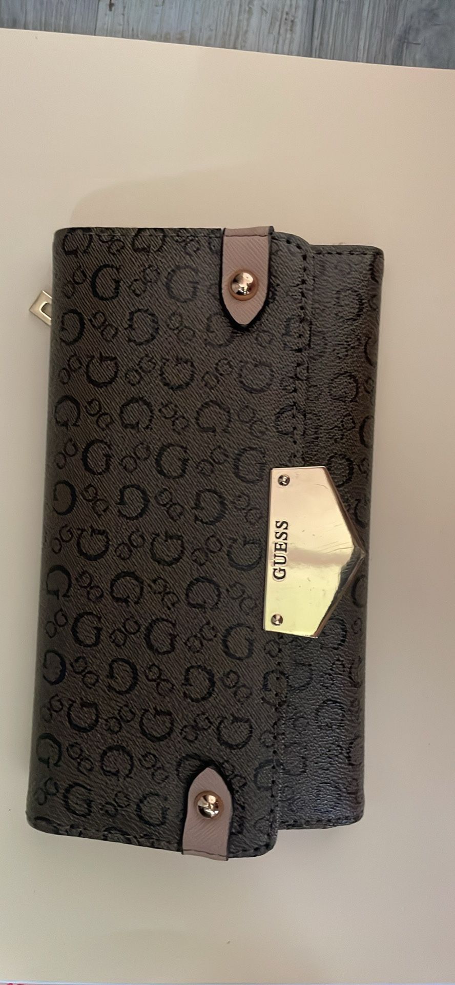 guess hand wallet 