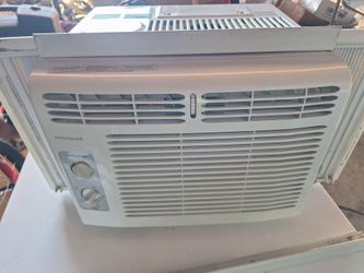 Frigidaire 5,000 BTU window-mounted room air conditioner